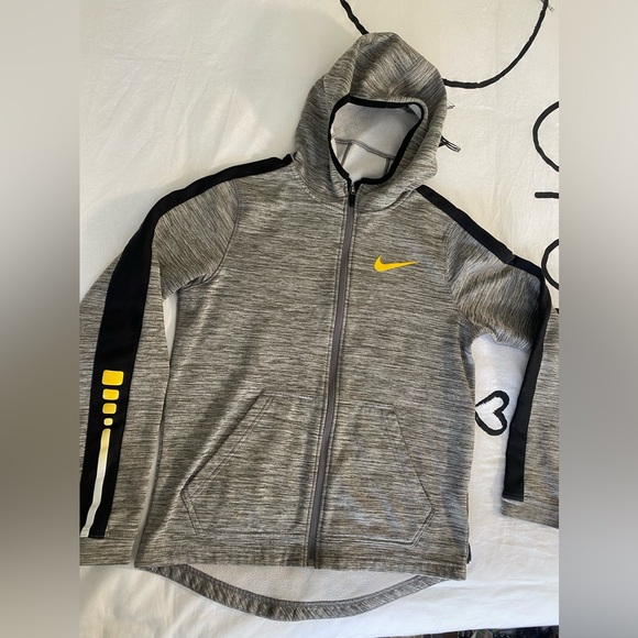 Nike Dri-Fit Boys XL Hoodie - Picture 2 of 5